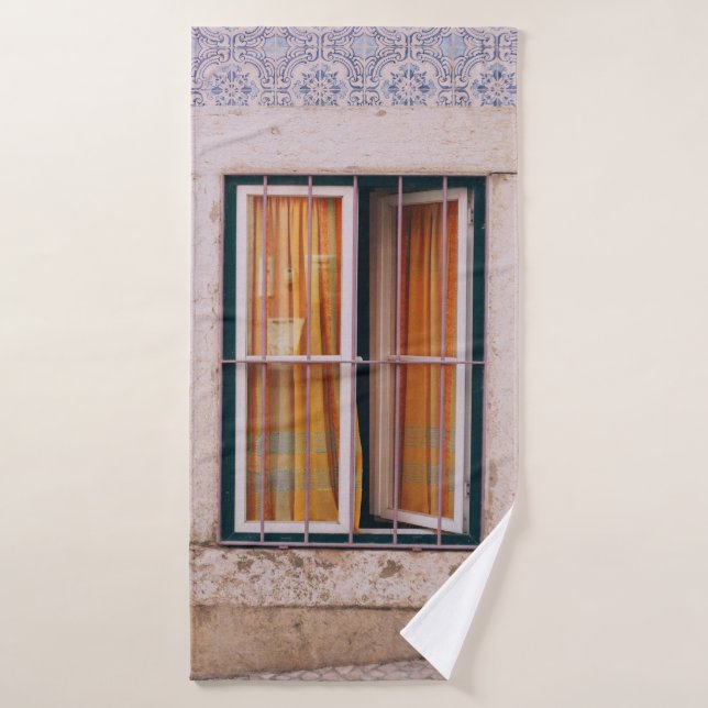 STREET PHOTOGRAPHY BATH TOWEL (Bath Towel)