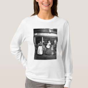 Street scene in Victorian London T-Shirt
