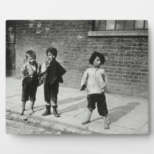 Street urchins in Lambeth (b/w photo) Plaque
