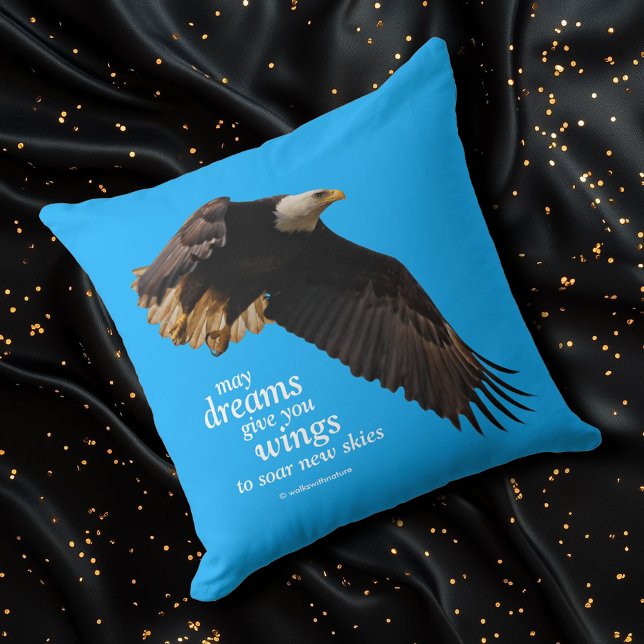 Stunning Bald Eagle in Flight Cushion (Stunning Bald Eagle in Flight Throw Cover Photo)
