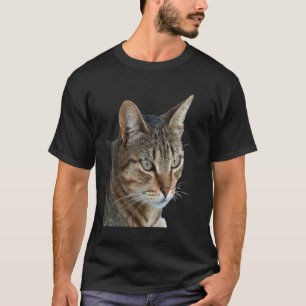 Stunning Tabby Cat Close Up Portrait Vector Isolat T-Shirt