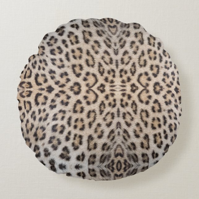 Stylish leopard cheetah fur animal print pattern round cushion (Front)
