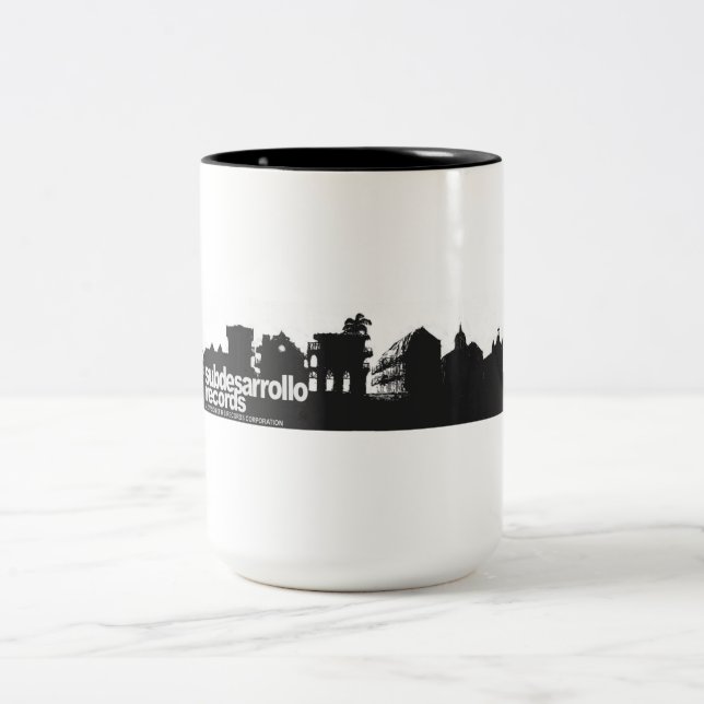 Subdesarrollo Mug (Center)