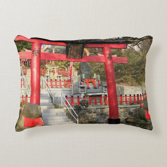 Suehiro Ogami Shrine (Fortune Frog Shrine) Decorative Cushion (Front)
