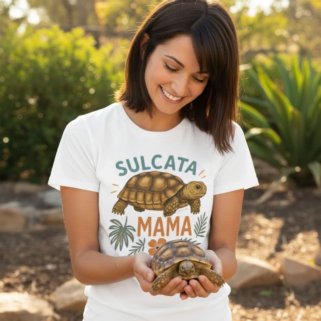 Sulcata Mama Tortoise Mum Gift for her T-Shirt (Sulcata Mama Tortoise Mom Gift for her T-Shirt.)
