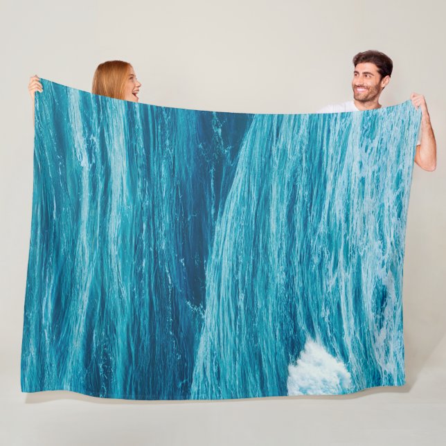 Summer Blue Ocean Wave Fleece Blanket (In Situ)