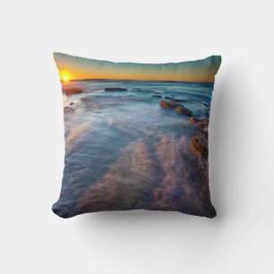 Sun rays illuminate the Pacific Ocean Cushion