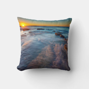 Sun rays illuminate the Pacific Ocean Cushion
