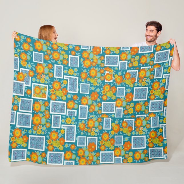 sunflower pattern 70s fleece blanket (In Situ)
