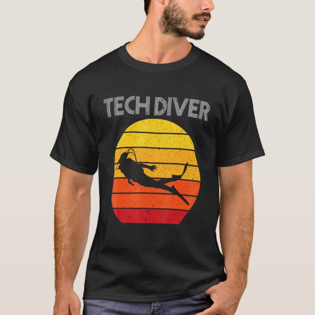 Sunset Diver Design Of I Dive Deep Retro Circle Te T-Shirt (Front)