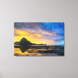 Sunset Of Bay Of El Nido Canvas Print