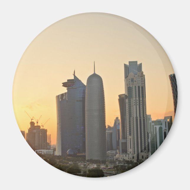 Sunset over Doha, Qatar round magnet (Front)