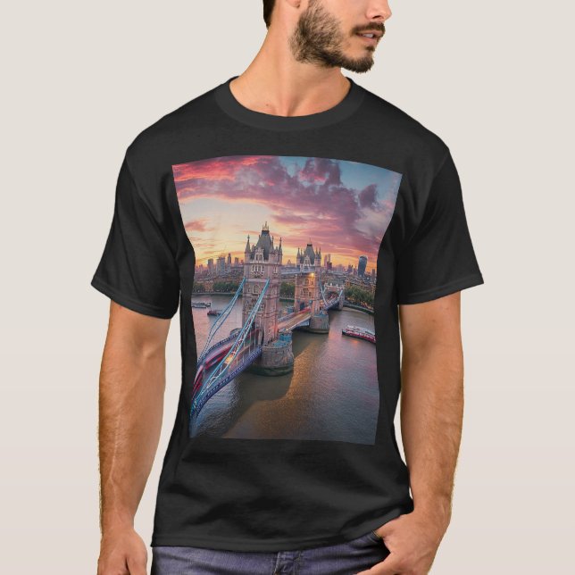 Sunset over London  T-Shirt (Front)