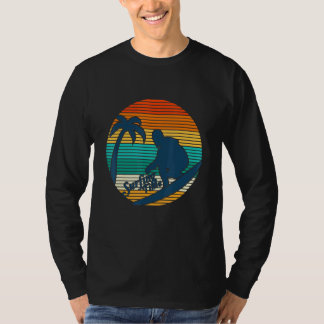 Surfer Retro Sun Vintage Surfing Surfboard Beachwe T-Shirt
