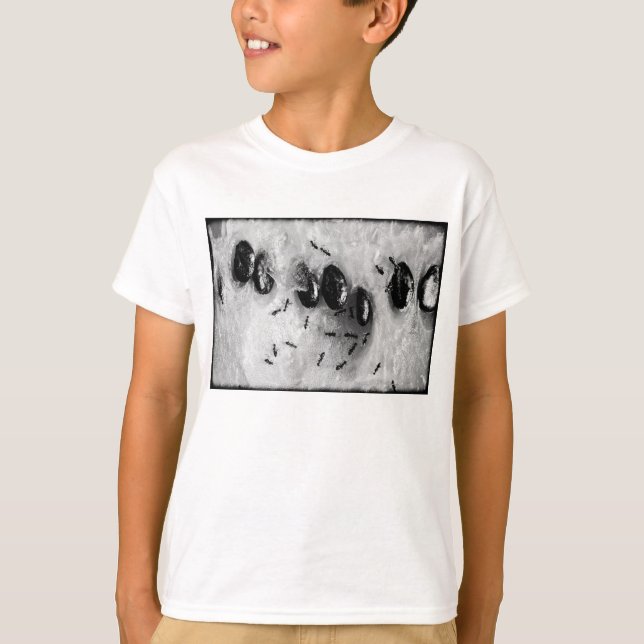 surfing ants T-Shirt (Front)