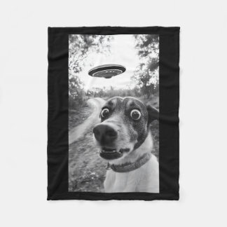Surprised Dog Selfie With Alien Ufo Funny Dog Men Fleece Blanket