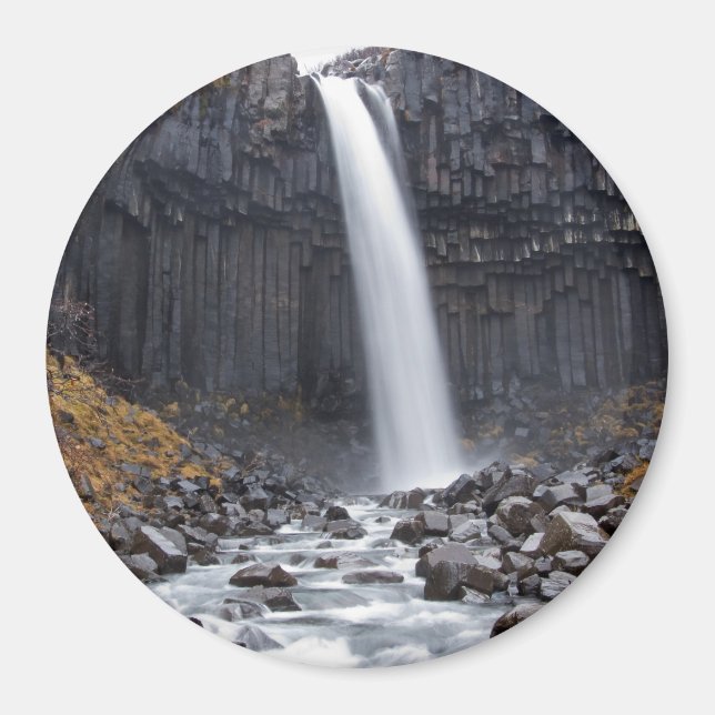 Svartifoss waterfall in Iceland round magnet (Front)