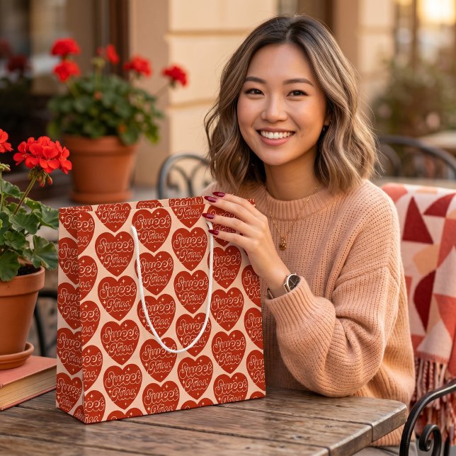 Sweet Kiss Large Gift Bag (Creator Uploaded)