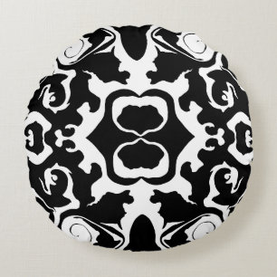 Swirling Pattern in Black and White Round Cushion