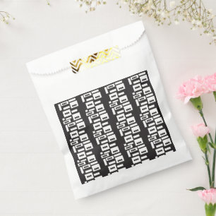 Symmetrical white geometric design with crisp, cle favour bags