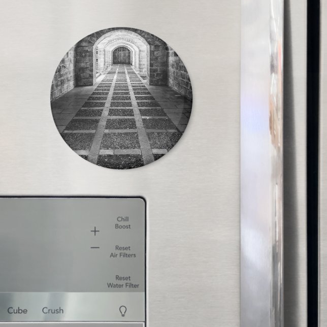 Symmetry in black and white magnet (In Situ (Fridge))