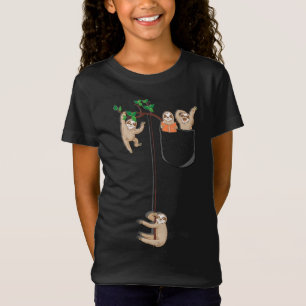 T-Shirt Happy Sloth Family Habitat in Pocket