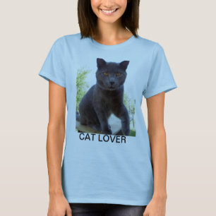 T-shirt with CAT LOVER on the front.
