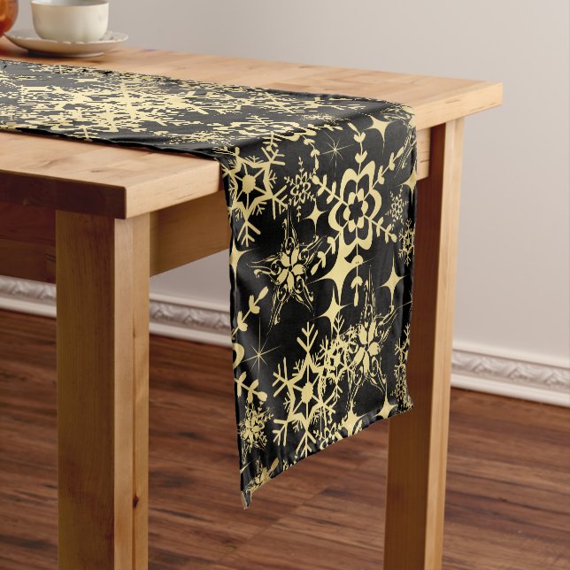 Table Runner-Holiday Snowflakes Short Table Runner (In Situ)
