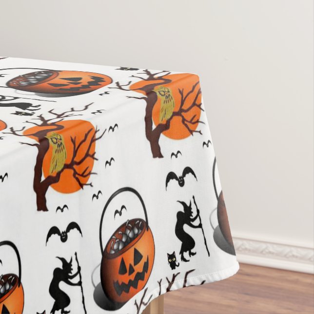 Tablecloth Halloween (In Situ)