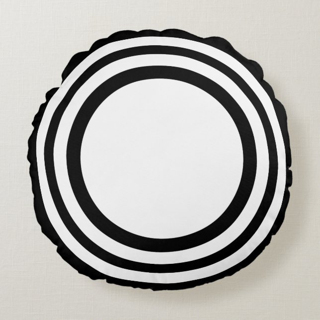 Target Bullseye, Black-White Round Pillow (Front)