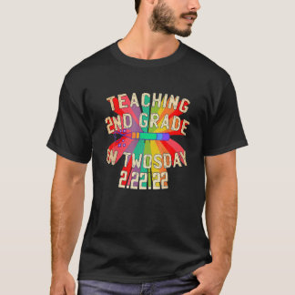 Teaching 2Nd Grade On Twosday 2-22-22 22Nd Februar T-Shirt
