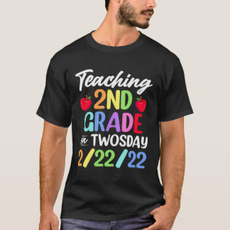 Teaching 2Nd Grade On Twosday 2-22-22 22Nd Februar T-Shirt
