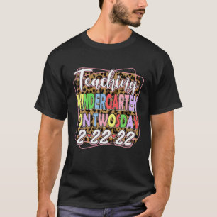 Teaching Kindergarten On Twosday 2-22-22 22Nd Febr T-Shirt