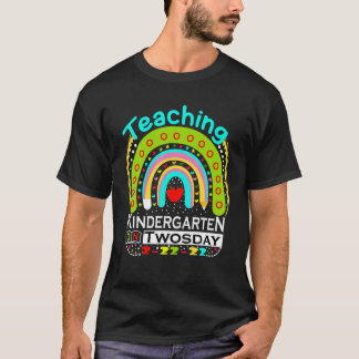 Teaching Kindergarten On Twosday Funny 2/22/22 Sou T-Shirt