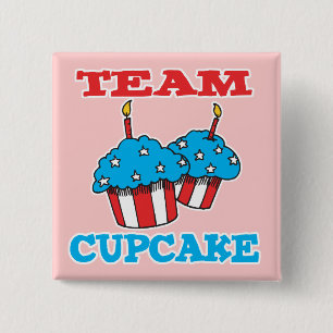 TEAM CUPCAKE 15 CM SQUARE BADGE