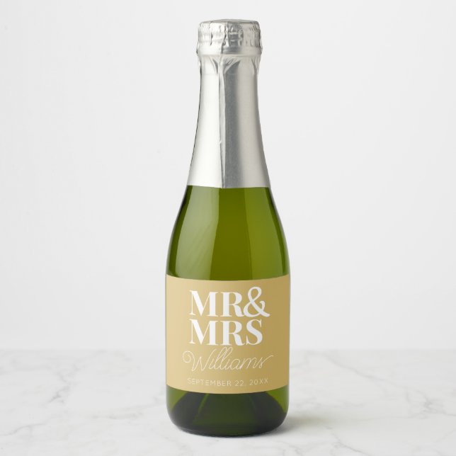 Template Wedding Favour Mr & Mrs Name Modern Mini Sparkling Wine Label (Front)