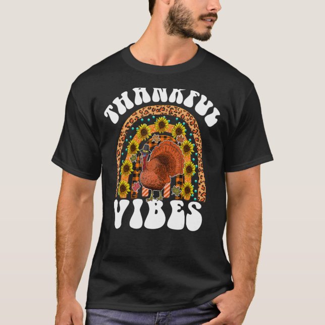 THANKFUL VIBES Rainbow Turkey Fall Retro Groovy Th T-Shirt (Front)