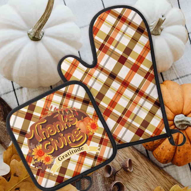 Thanksgiving Retro Plaid Oven Mitt & Pot Holder Set (Retro Traditional Thanksgiving
Design)