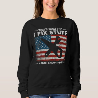 That's What I Do I Fix Stuff And I Know Things Sweatshirt