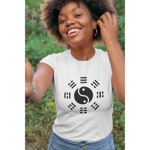The Balance: Ba Gua, eight trigrams  yin yang TCM  T-Shirt
