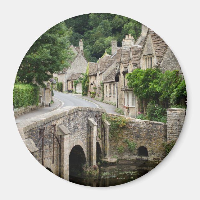 The bridge in Castle Combe, UK round magnet (Front)
