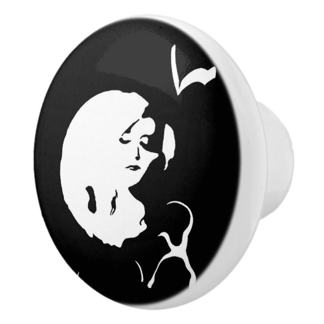 The Dame Ceramic Knob (Right)