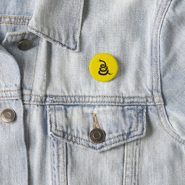 The Gadsden (Modern) 3 Cm Round Badge (In Situ)