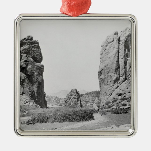 The Gateway and Pike's Peak Metal Tree Decoration (Front)