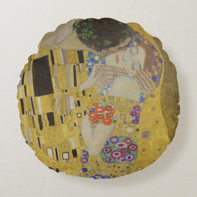 The Kiss, Art Nouveau Oil Painting, Gustav Klimt Round Cushion (Front)