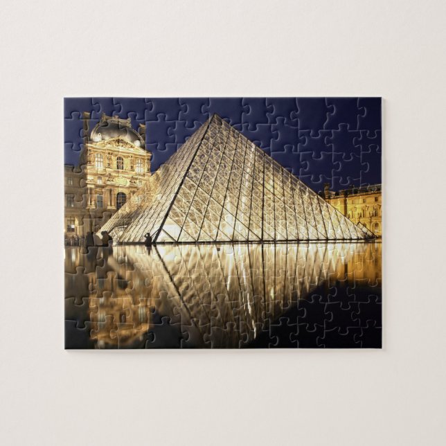 The night view of the glass Pyramid of Musee du Jigsaw Puzzle (Horizontal)