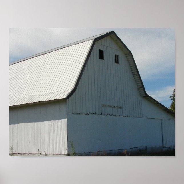 The Old White Barn in Iowa Poster (Front)