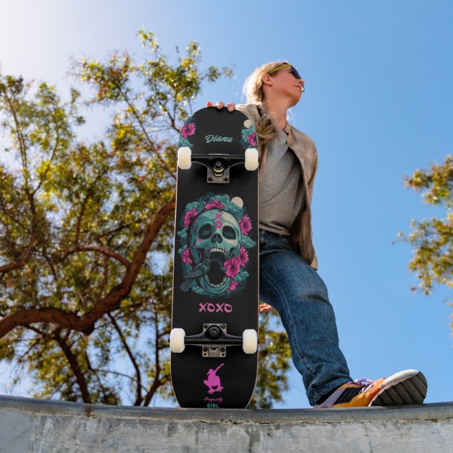 The "Originally Girl" skateboard with Skull (Outdoor 1)