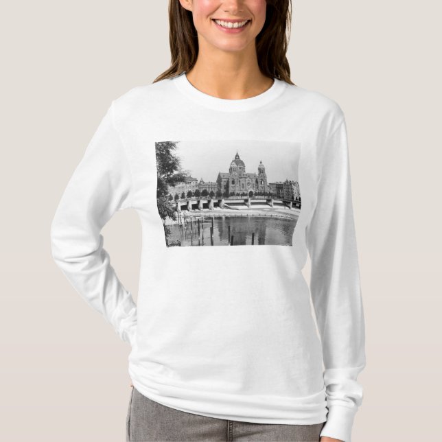 The river Isar at Munich, c.1910 T-Shirt (Front)