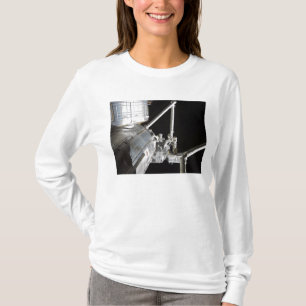 The robotic arm of the Japanese Experiment Modu 2 T-Shirt